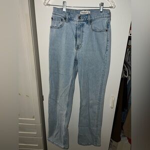 Abercrombie The 90’s relaxed high rise  Blue Denim Jeans